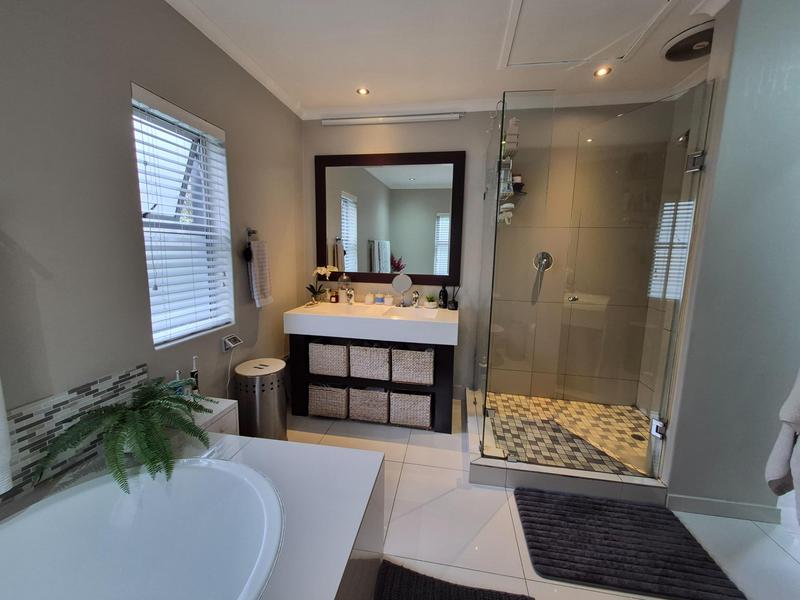 To Let 4 Bedroom Property for Rent in Oude Westhof Western Cape